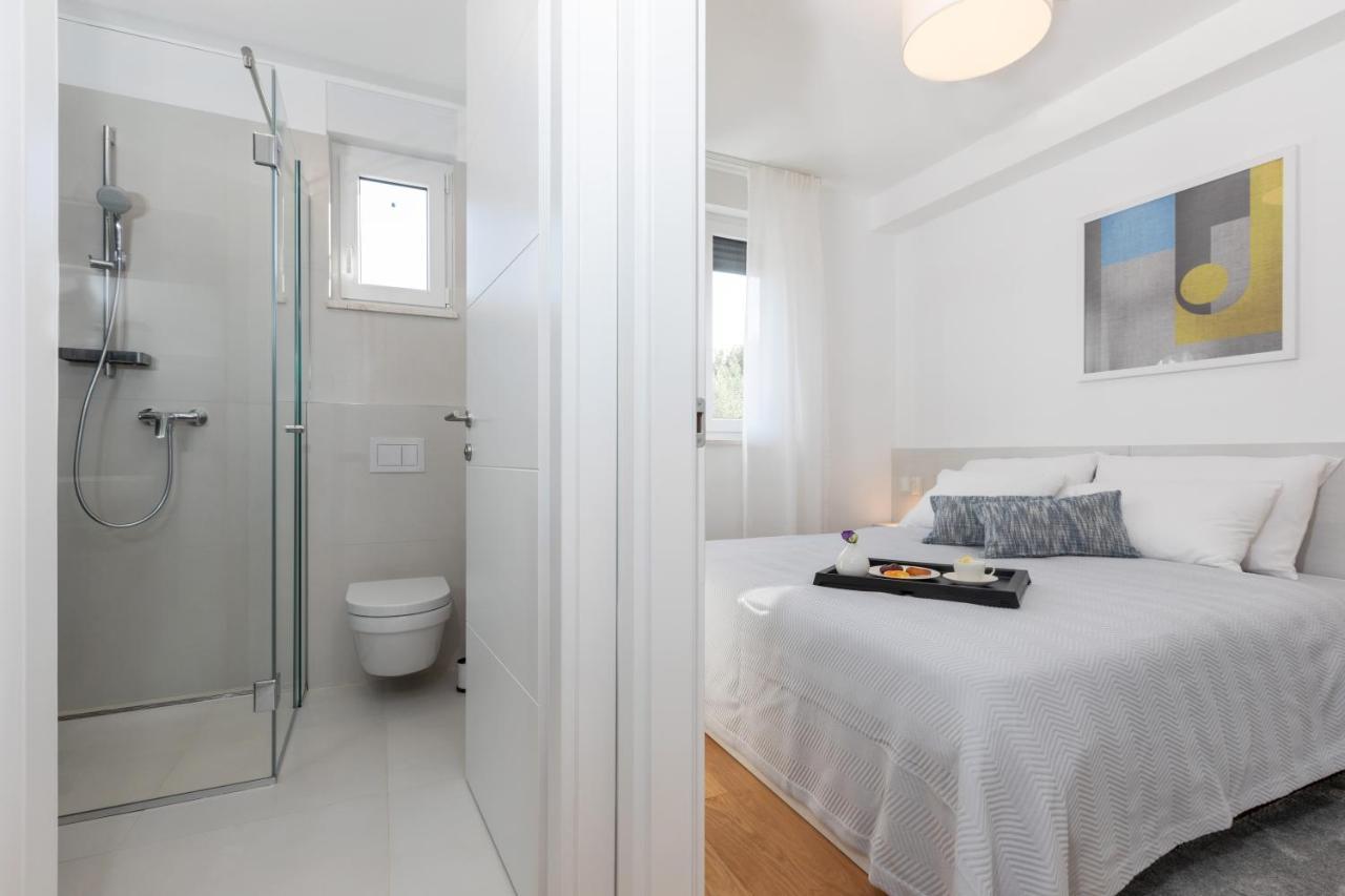 Luxury Apartment La Mer Murter Buitenkant foto