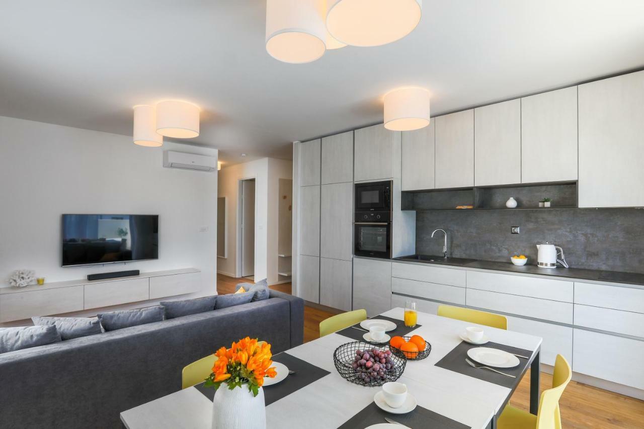 Luxury Apartment La Mer Murter Buitenkant foto